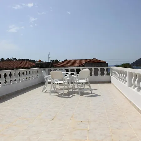 O Pyrgos *