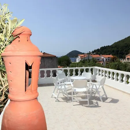 Pyrgos Apartament
