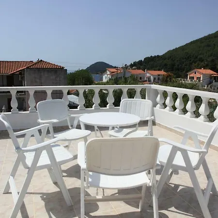 Pyrgos Apartament
